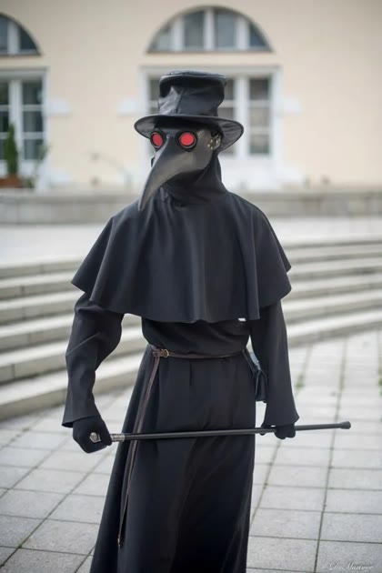 Фото 2 из примера: костюм чумного доктора